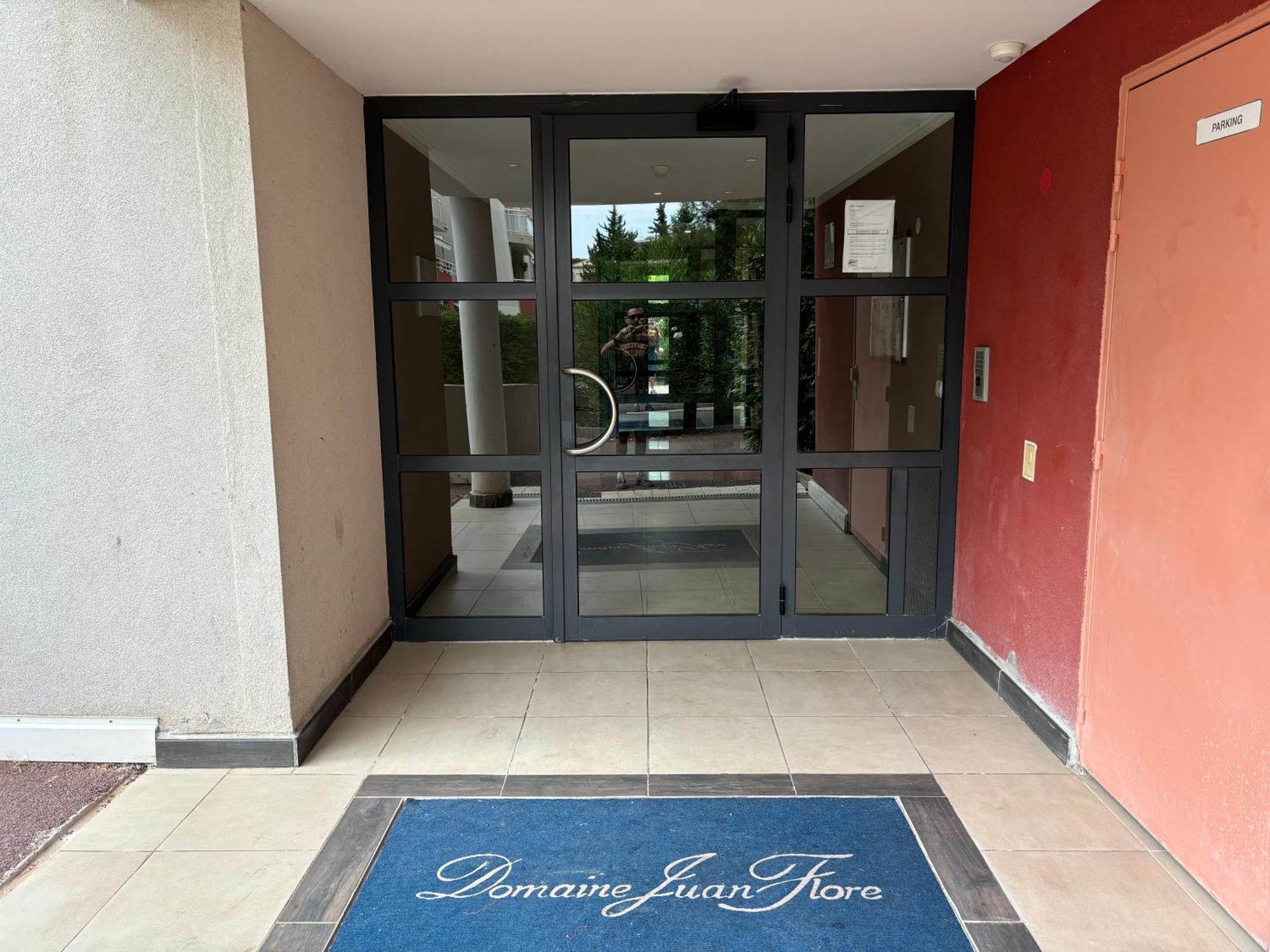 Beachside Apartment With Pool & Garden In Juan Les Pins Αντίμπ Εξωτερικό φωτογραφία