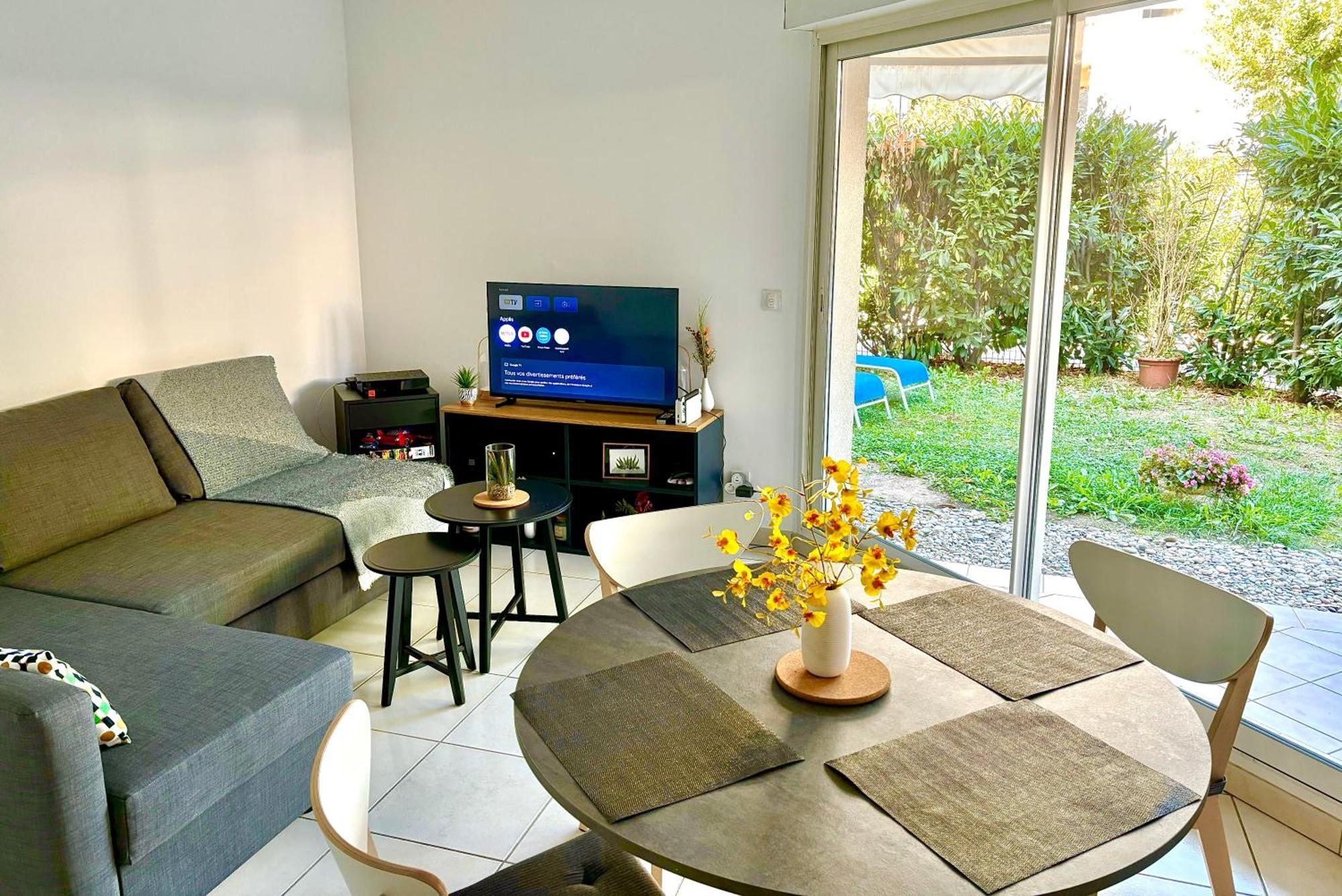 Beachside Apartment With Pool & Garden In Juan Les Pins Αντίμπ Εξωτερικό φωτογραφία