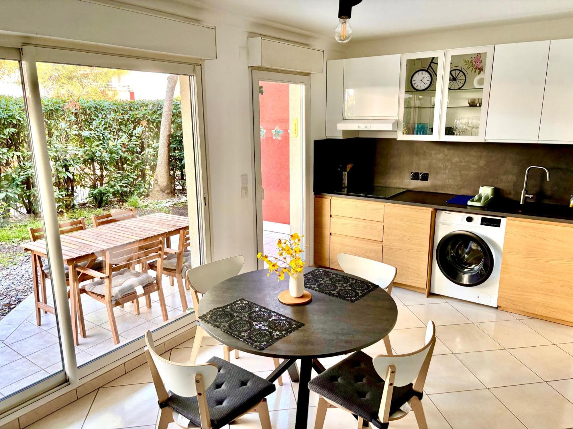 Beachside Apartment With Pool & Garden In Juan Les Pins Αντίμπ Εξωτερικό φωτογραφία